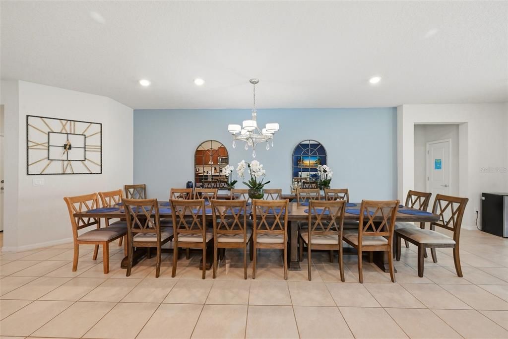 En Venta: $639,000 (8 camas, 6 baños, 4025 Pies cuadrados)