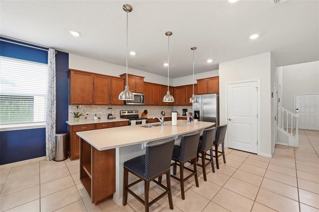 En Venta: $639,000 (8 camas, 6 baños, 4025 Pies cuadrados)