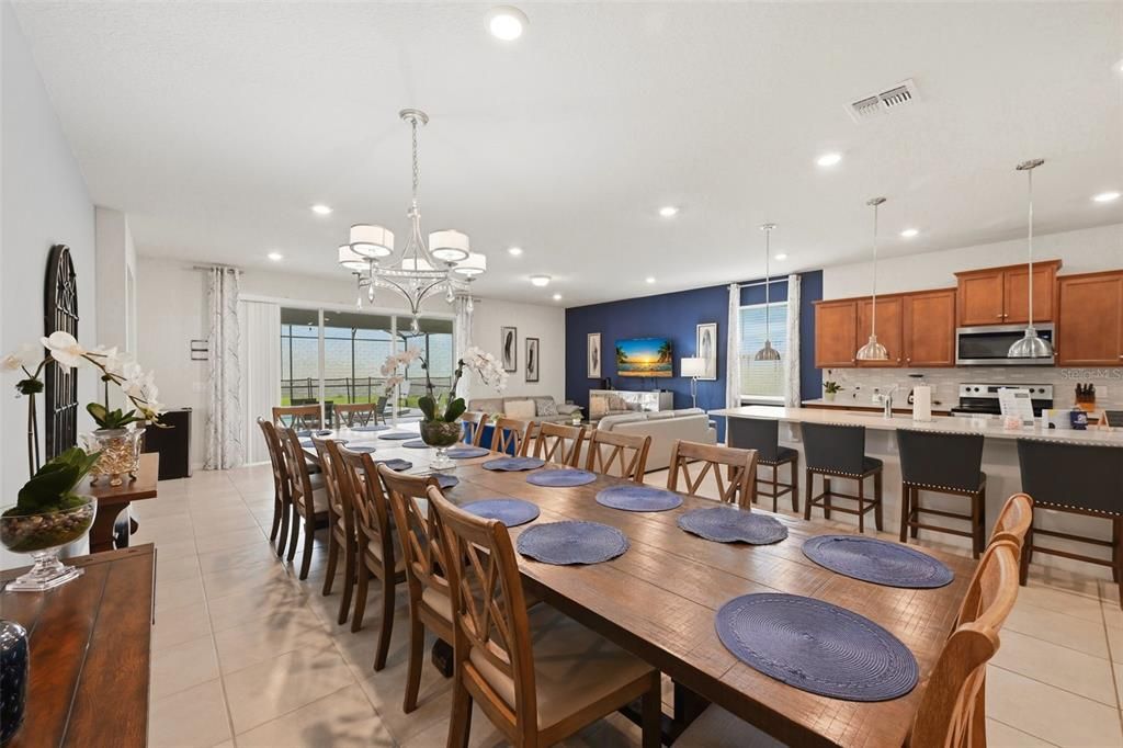 En Venta: $639,000 (8 camas, 6 baños, 4025 Pies cuadrados)