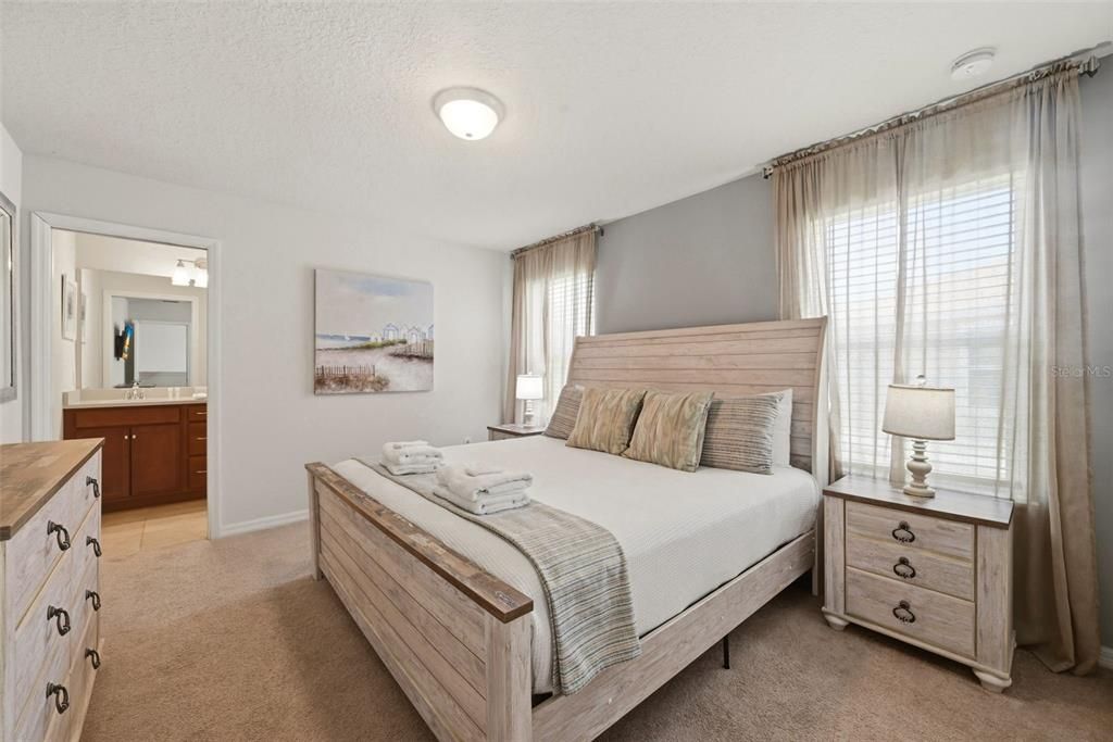 En Venta: $639,000 (8 camas, 6 baños, 4025 Pies cuadrados)