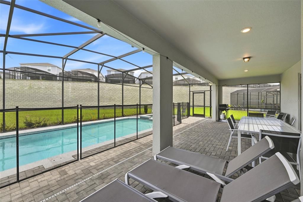 En Venta: $639,000 (8 camas, 6 baños, 4025 Pies cuadrados)
