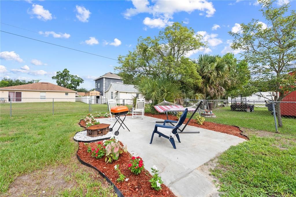 For Sale: $255,000 (2 beds, 1 baths, 888 Square Feet)