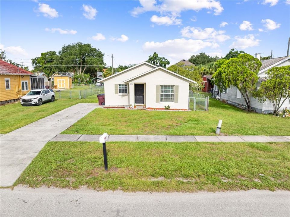 For Sale: $255,000 (2 beds, 1 baths, 888 Square Feet)