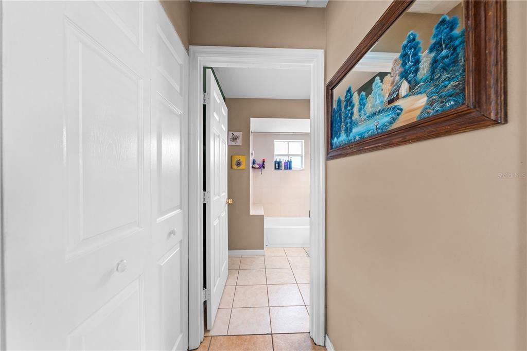 For Sale: $255,000 (2 beds, 1 baths, 888 Square Feet)