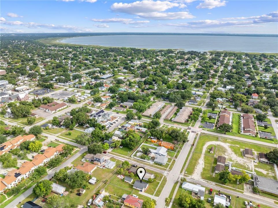 For Sale: $255,000 (2 beds, 1 baths, 888 Square Feet)