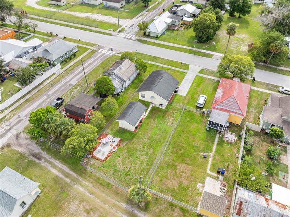For Sale: $255,000 (2 beds, 1 baths, 888 Square Feet)