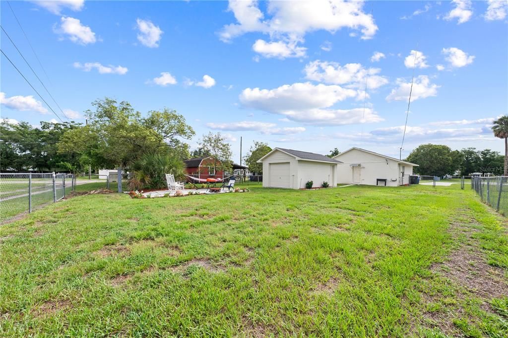 For Sale: $255,000 (2 beds, 1 baths, 888 Square Feet)
