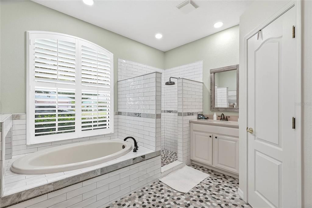 For Sale: $514,900 (4 beds, 3 baths, 2490 Square Feet)