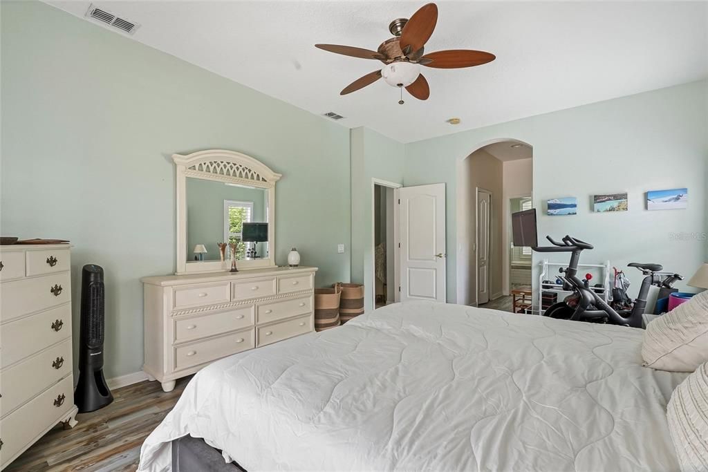 For Sale: $514,900 (4 beds, 3 baths, 2490 Square Feet)