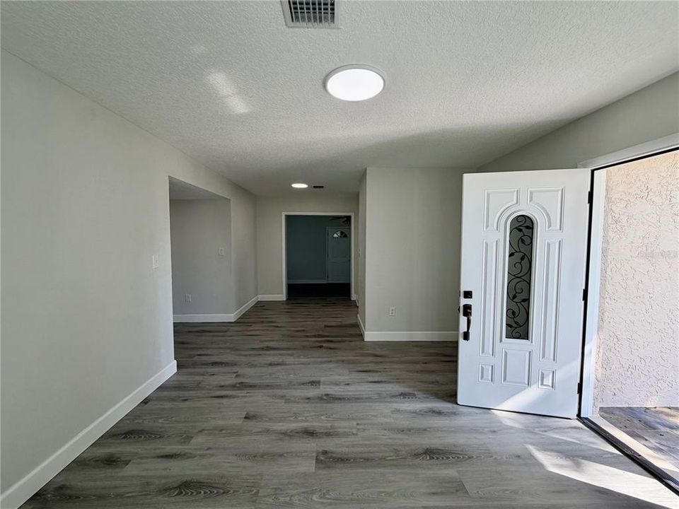 For Sale: $345,000 (3 beds, 2 baths, 1236 Square Feet)