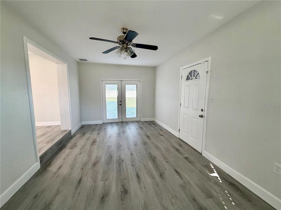 For Sale: $345,000 (3 beds, 2 baths, 1236 Square Feet)
