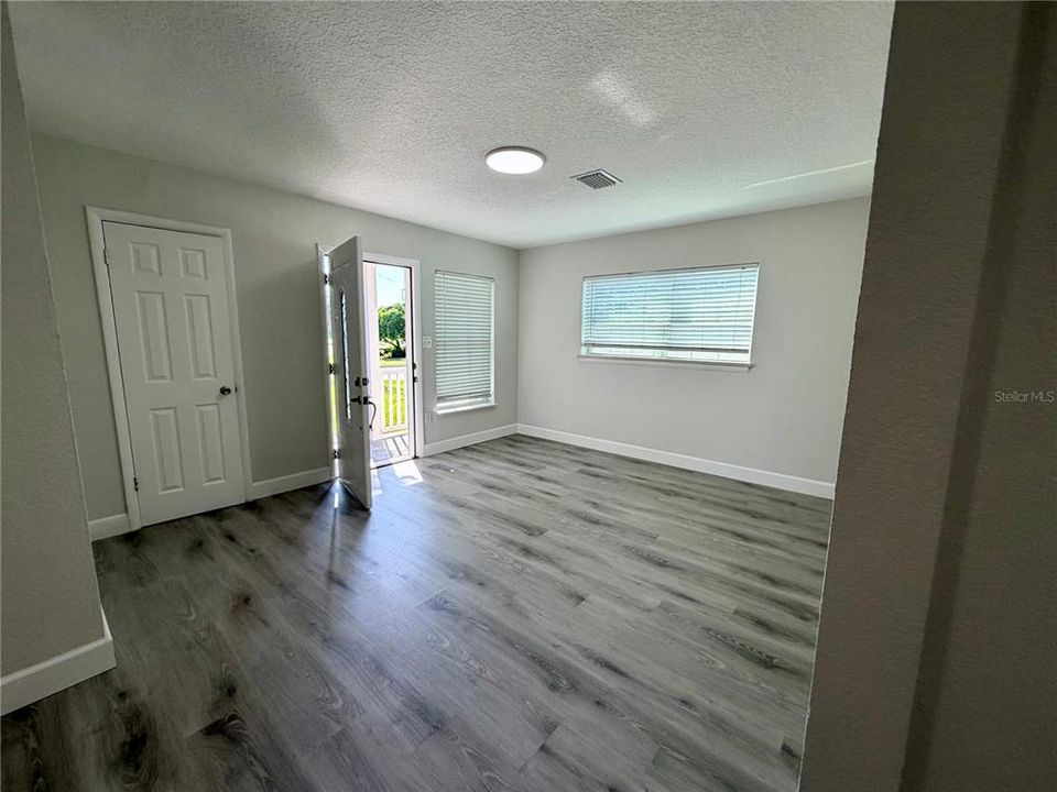 For Sale: $345,000 (3 beds, 2 baths, 1236 Square Feet)