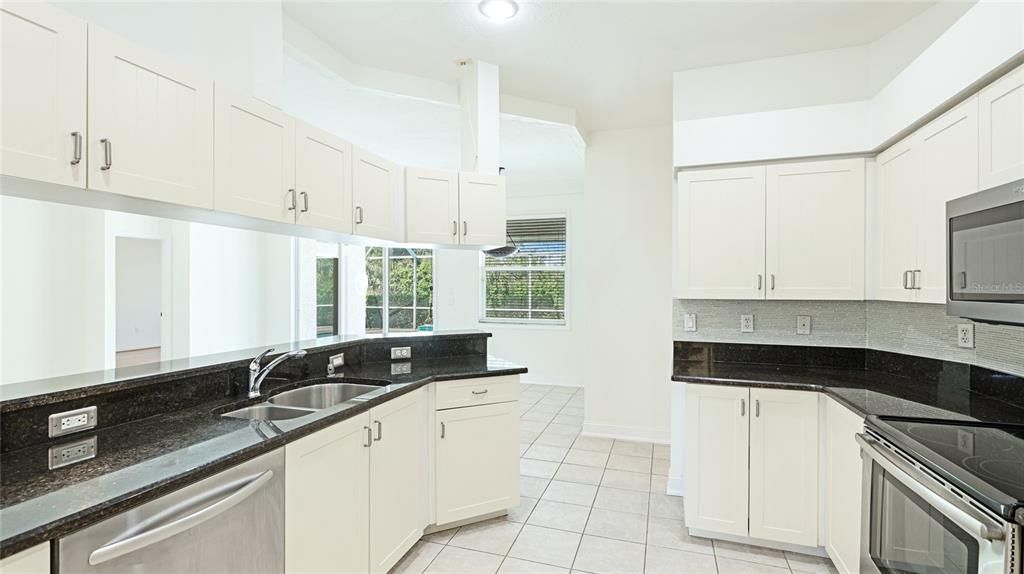 В аренду: $3,800 (4 спален, 3 ванн, 2077 Квадратных фут)