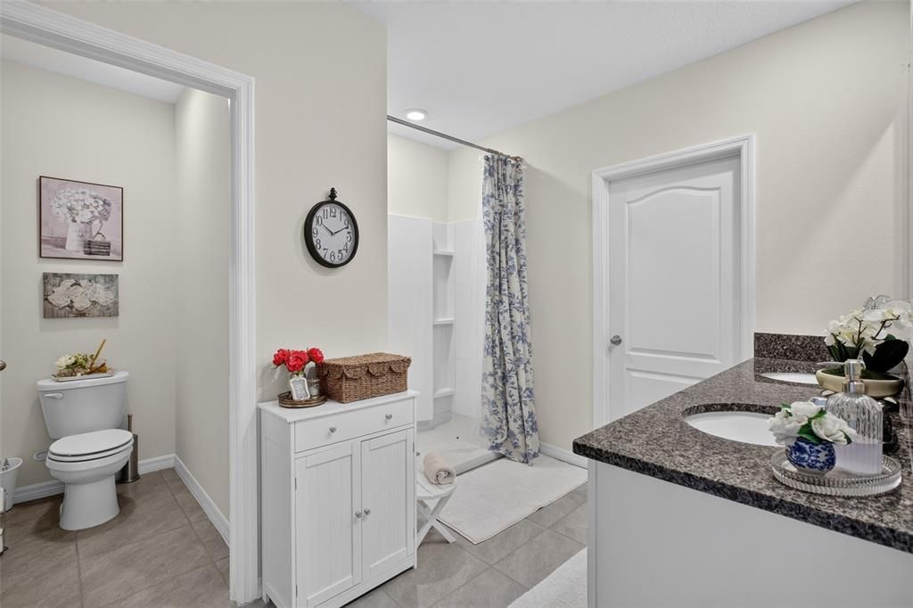 For Sale: $439,900 (5 beds, 3 baths, 2634 Square Feet)