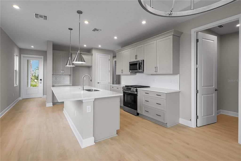 На продажу: $449,990 (3 спален, 2 ванн, 1724 Квадратных фут)