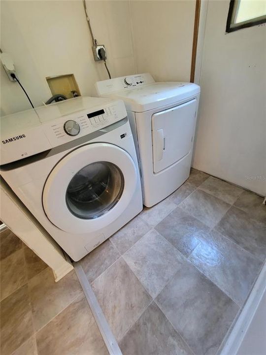 На продажу: $214,900 (2 спален, 2 ванн, 924 Квадратных фут)