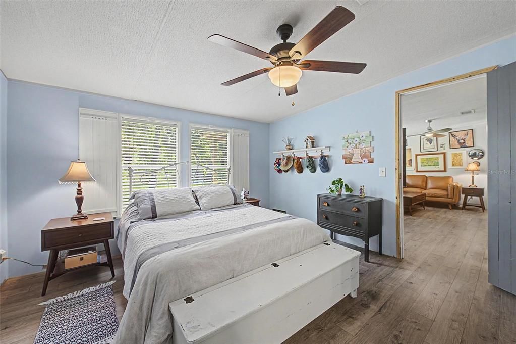 For Sale: $239,900 (3 beds, 2 baths, 1188 Square Feet)