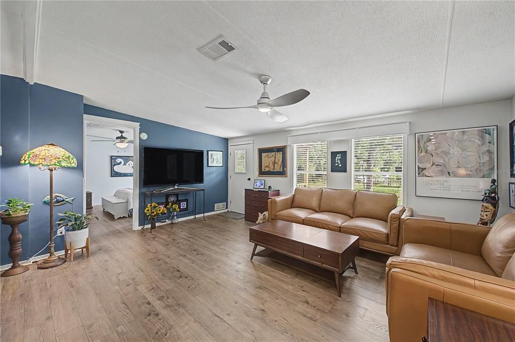 For Sale: $239,900 (3 beds, 2 baths, 1188 Square Feet)