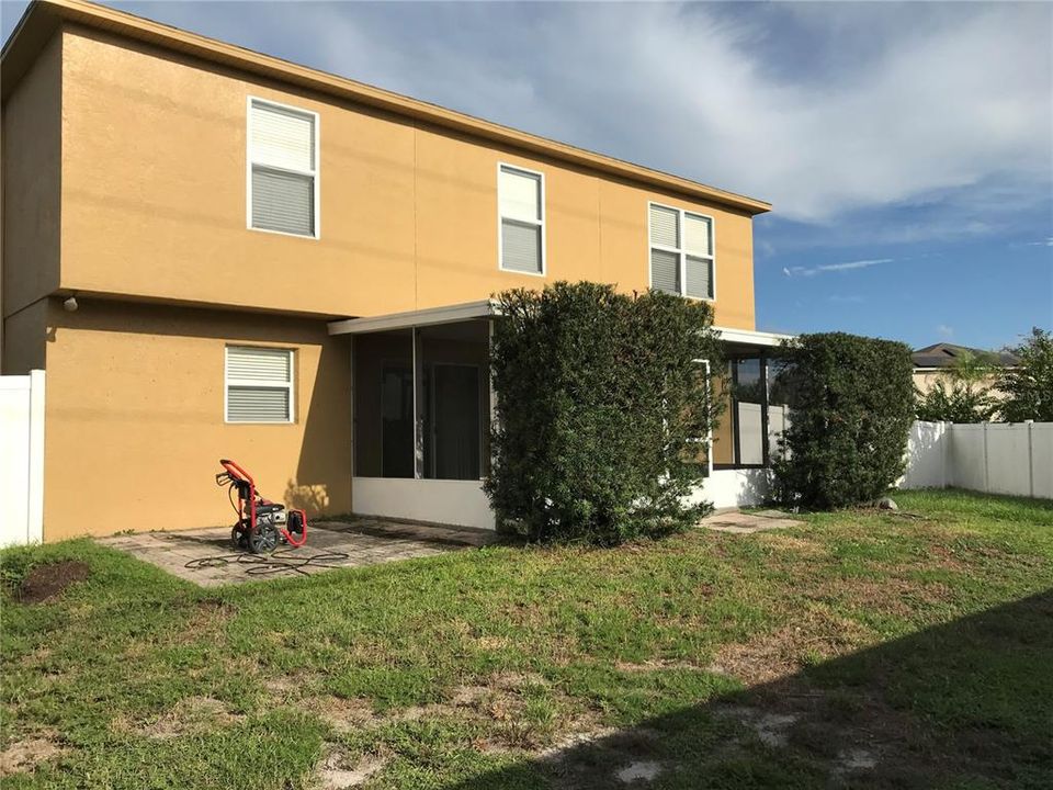 For Sale: $320,000 (4 beds, 2 baths, 2876 Square Feet)