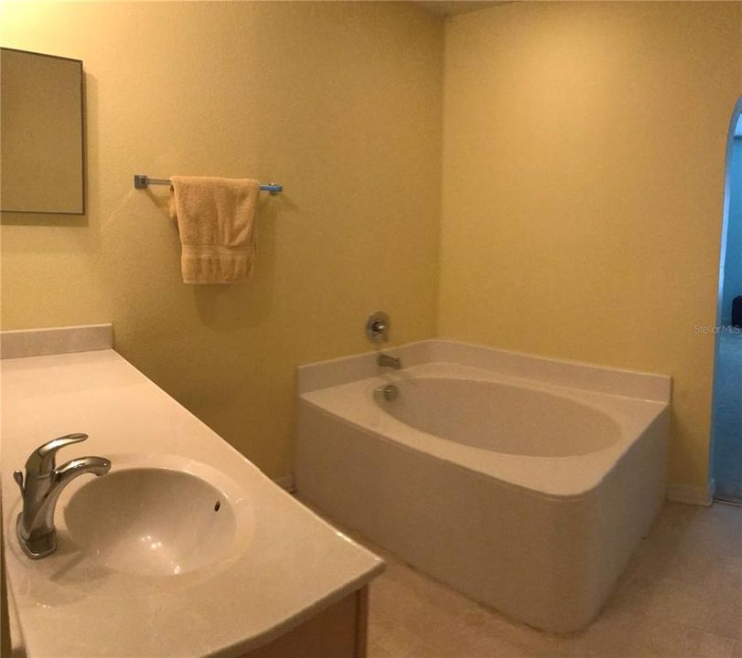 For Sale: $320,000 (4 beds, 2 baths, 2876 Square Feet)