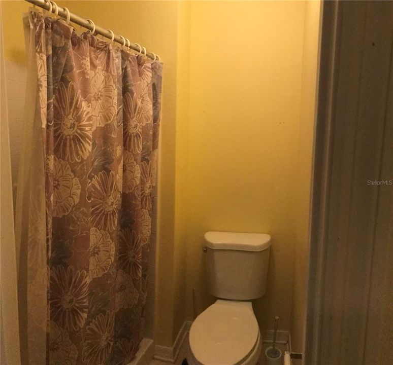 For Sale: $320,000 (4 beds, 2 baths, 2876 Square Feet)