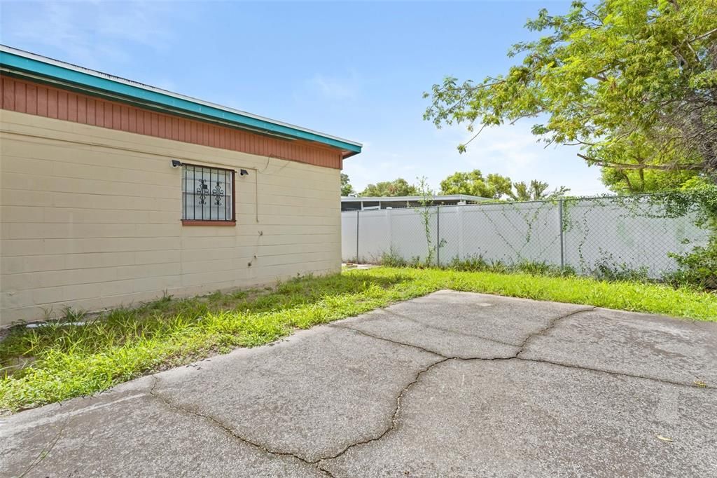 На продажу: $330,000 (3 спален, 2 ванн, 2048 Квадратных фут)
