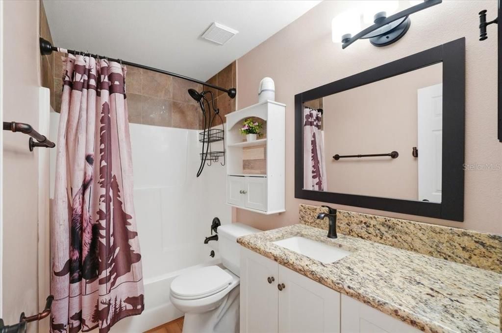 На продажу: $189,900 (2 спален, 2 ванн, 930 Квадратных фут)