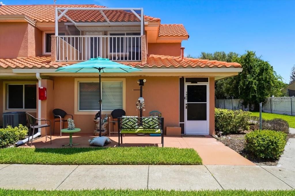 На продажу: $189,900 (2 спален, 2 ванн, 930 Квадратных фут)