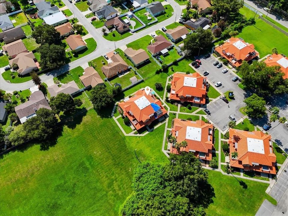 На продажу: $189,900 (2 спален, 2 ванн, 930 Квадратных фут)