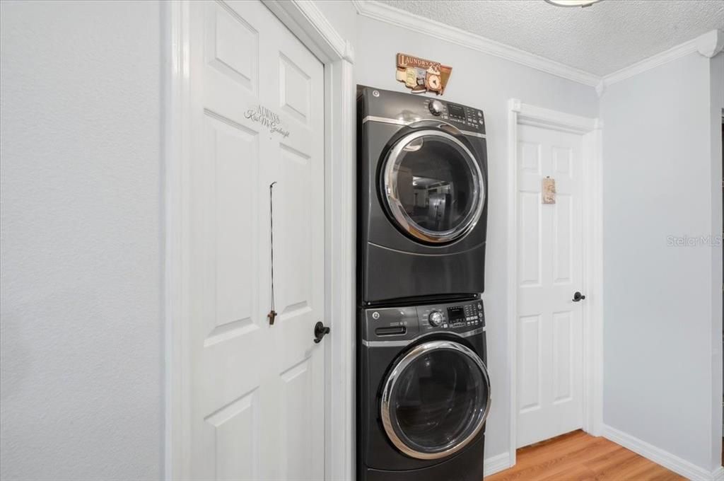 На продажу: $189,900 (2 спален, 2 ванн, 930 Квадратных фут)