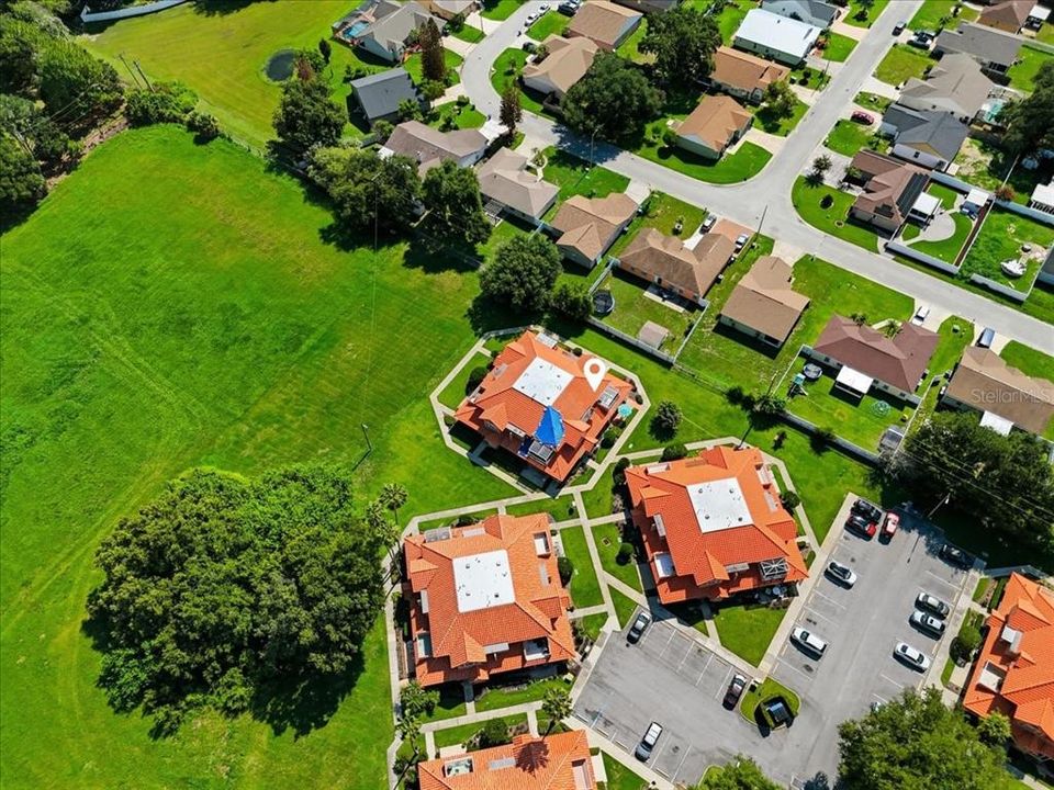 На продажу: $189,900 (2 спален, 2 ванн, 930 Квадратных фут)