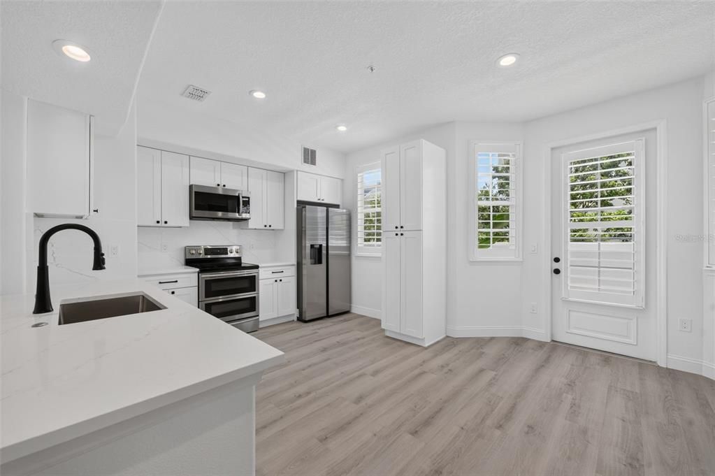 Active With Contract: $715,000 (3 beds, 3 baths, 2094 Square Feet)