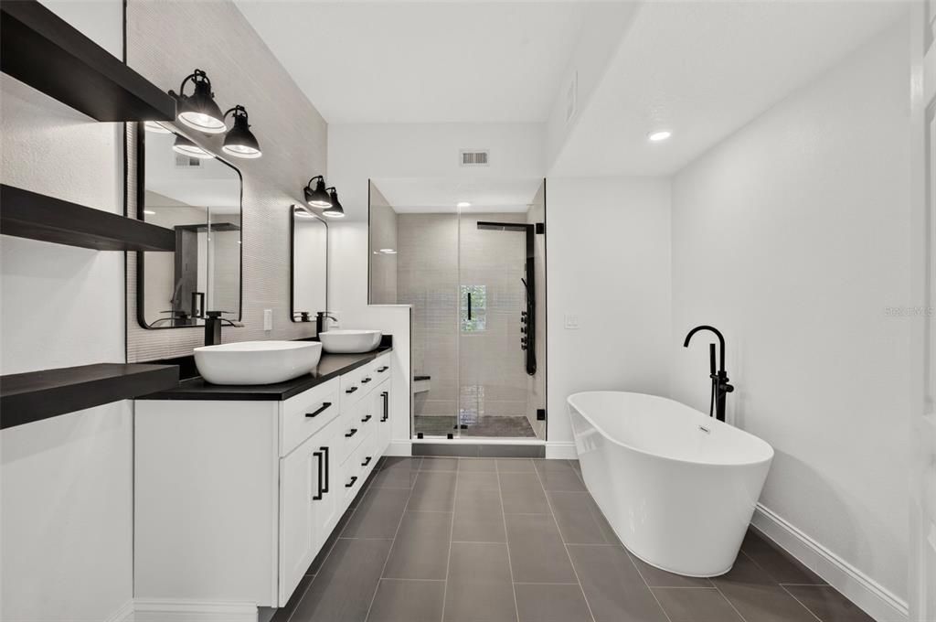 Active With Contract: $715,000 (3 beds, 3 baths, 2094 Square Feet)