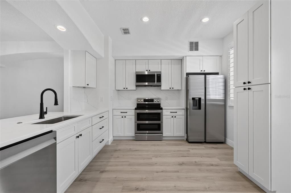 Active With Contract: $715,000 (3 beds, 3 baths, 2094 Square Feet)