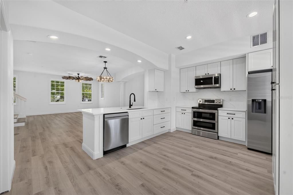 Active With Contract: $715,000 (3 beds, 3 baths, 2094 Square Feet)