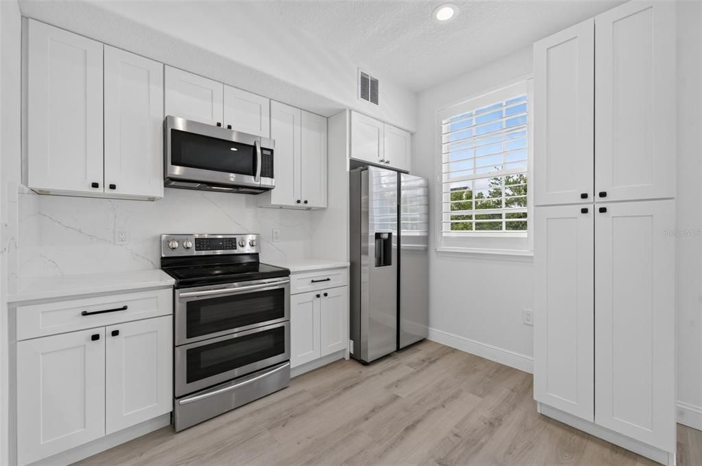 Active With Contract: $715,000 (3 beds, 3 baths, 2094 Square Feet)