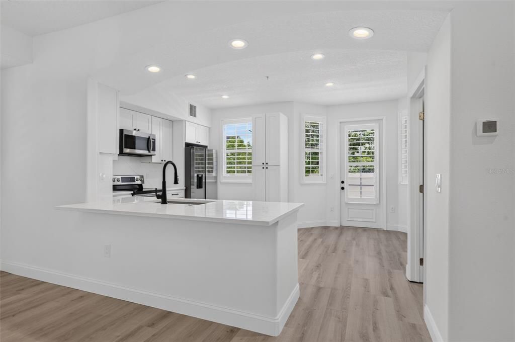Active With Contract: $715,000 (3 beds, 3 baths, 2094 Square Feet)