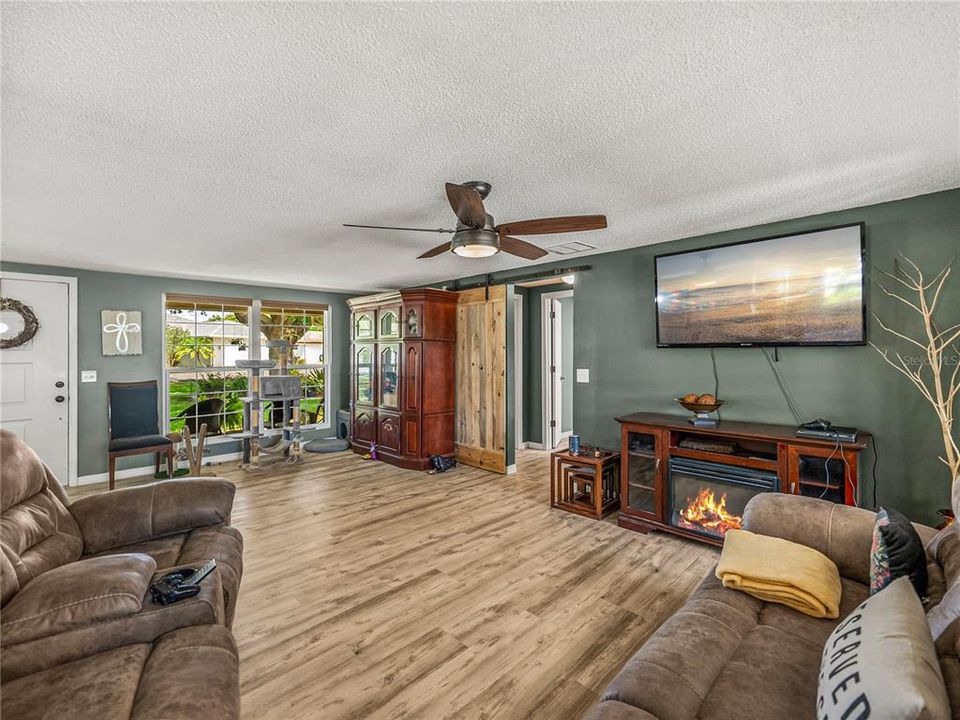 For Sale: $459,900 (4 beds, 2 baths, 2028 Square Feet)