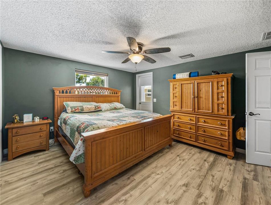 For Sale: $459,900 (4 beds, 2 baths, 2028 Square Feet)