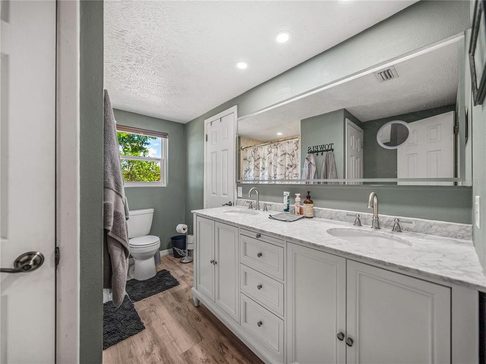 For Sale: $459,900 (4 beds, 2 baths, 2028 Square Feet)