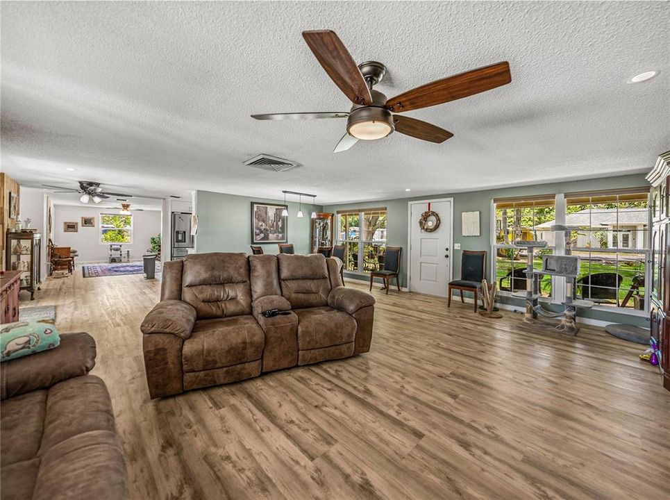 For Sale: $459,900 (4 beds, 2 baths, 2028 Square Feet)