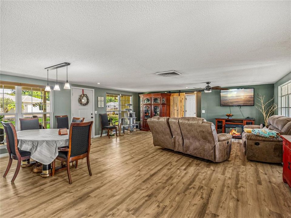 For Sale: $459,900 (4 beds, 2 baths, 2028 Square Feet)