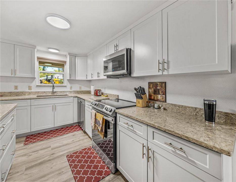 For Sale: $459,900 (4 beds, 2 baths, 2028 Square Feet)