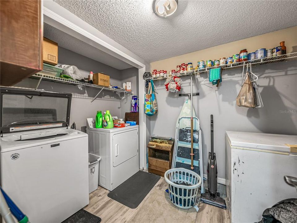 For Sale: $459,900 (4 beds, 2 baths, 2028 Square Feet)