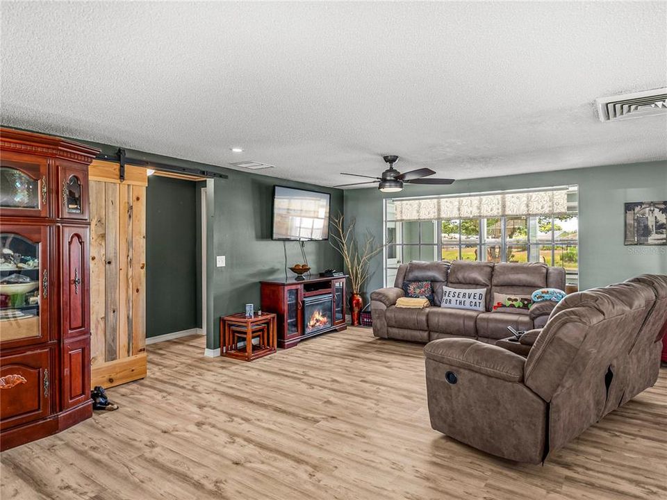 For Sale: $459,900 (4 beds, 2 baths, 2028 Square Feet)