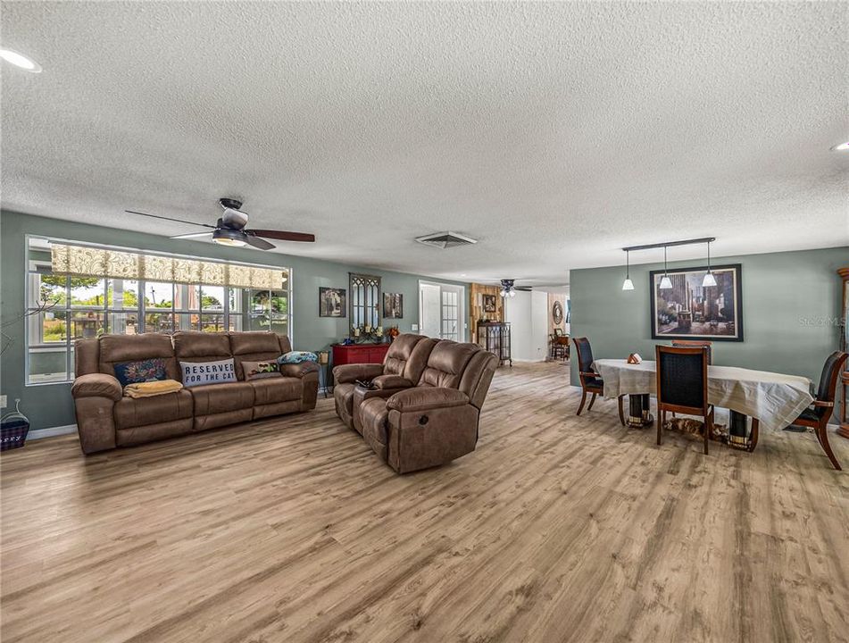 For Sale: $459,900 (4 beds, 2 baths, 2028 Square Feet)