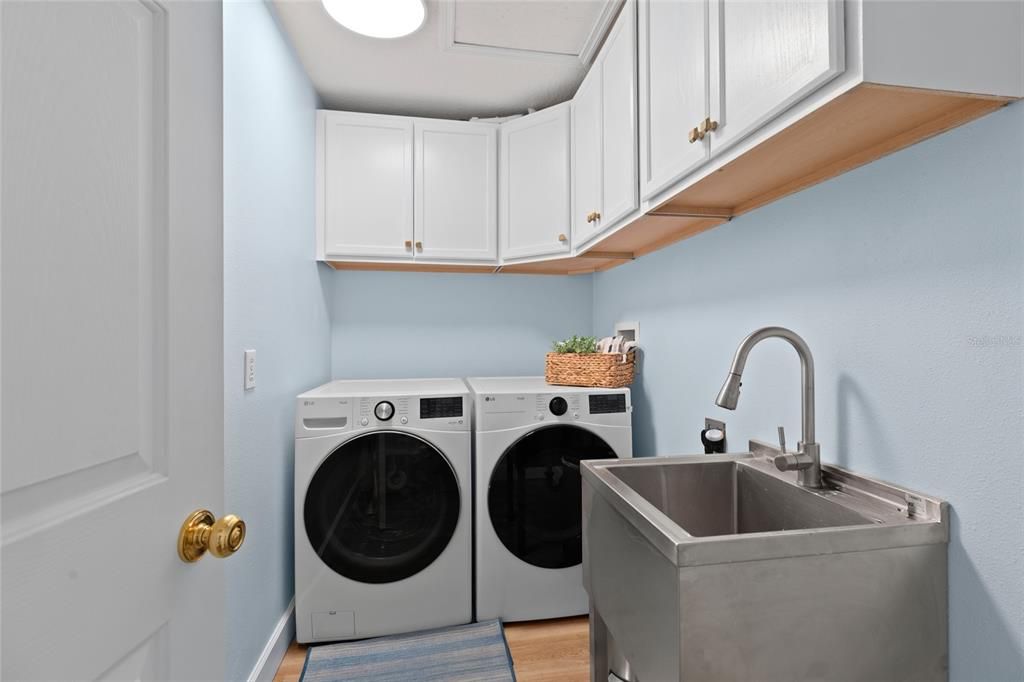 For Sale: $589,900 (6 beds, 3 baths, 3029 Square Feet)