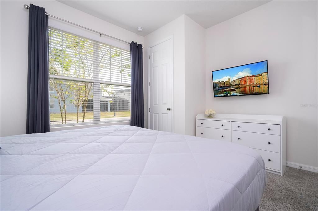 For Sale: $450,000 (4 beds, 4 baths, 2145 Square Feet)