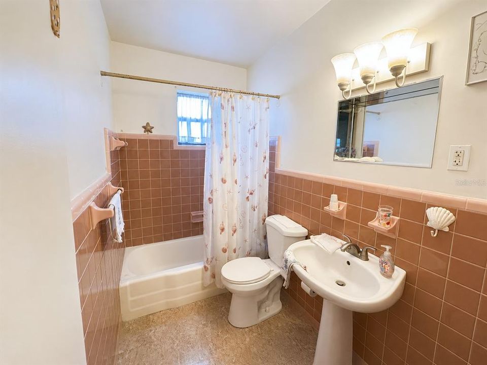 En Venta: $250,000 (4 camas, 2 baños, 1396 Pies cuadrados)