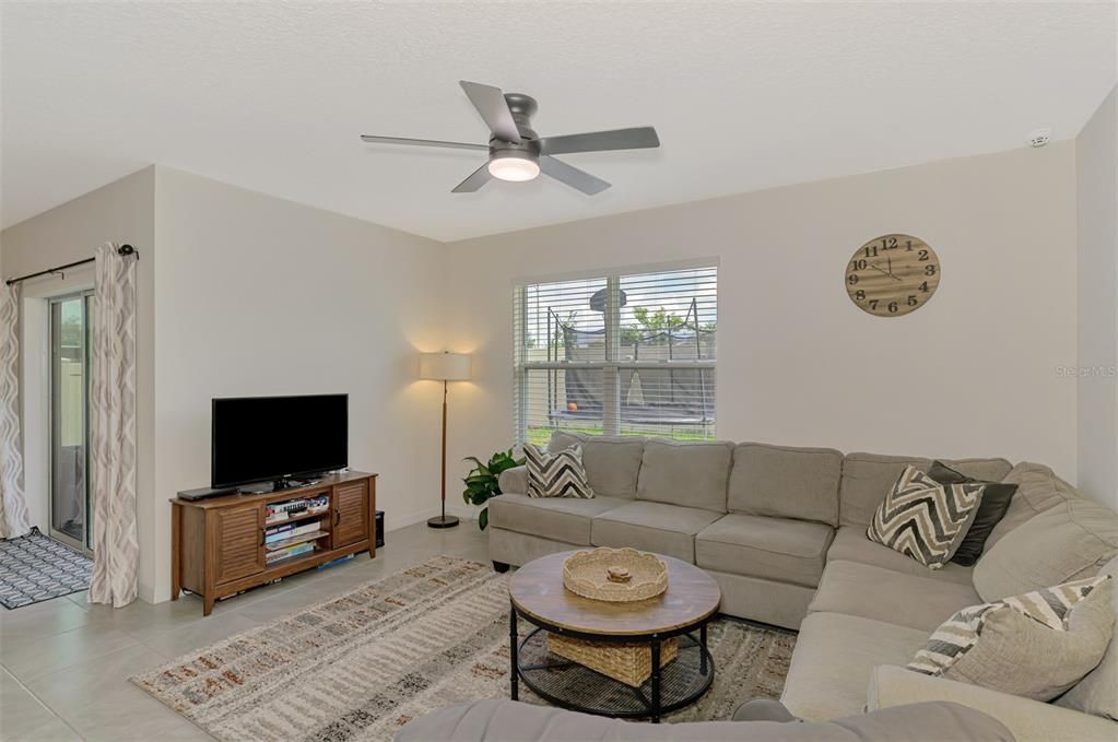 For Sale: $474,900 (4 beds, 2 baths, 1828 Square Feet)